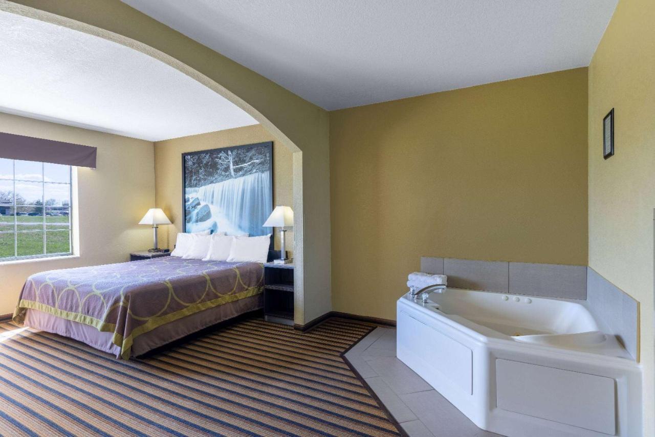 Super 8 By Wyndham Nixa/Springfield Area Hotel Exterior photo